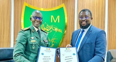 Le général de corps d’armée Mbaye Cissé, chef d’État-major général des Armées et Maram Kaïré, directeur général de l’ASES.