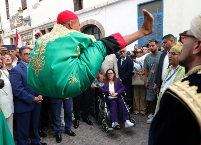 Neila Tazi lors de la parade d'ouverture- Festival de Gnaoua 2025.