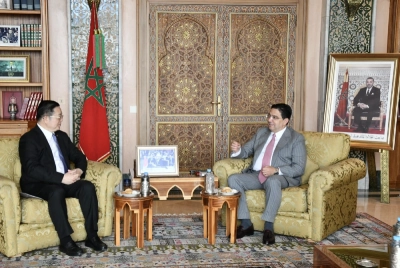 Nasser Bourita s'entretenant avec Kao Kim Hourn