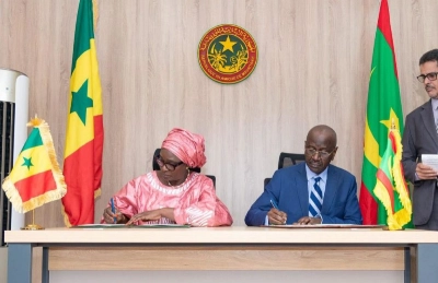 La ministre de l’Intégration africaine et des Affaires étrangères du Sénégal, Yassine Fall, et son homologue mauritanien, Mohamed Salem Ould Merzoug