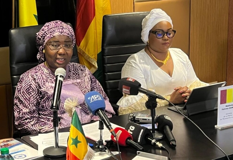 La ministre sénégalaise des Pêches, des Infrastructures maritimes et portuaires, Dr Fatou Diouf, et la ministre guinéenne de la Pêche et de l’Économie maritime, Fatima Camara.