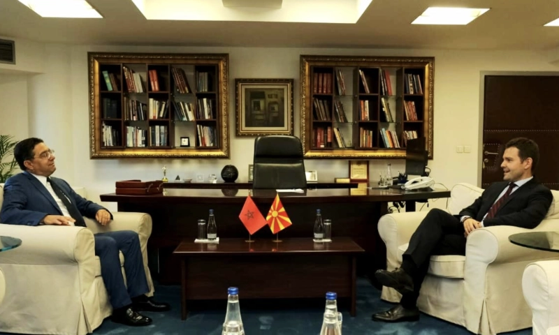 Timčo Mucunski s'entretenant avec Nasser Bourita