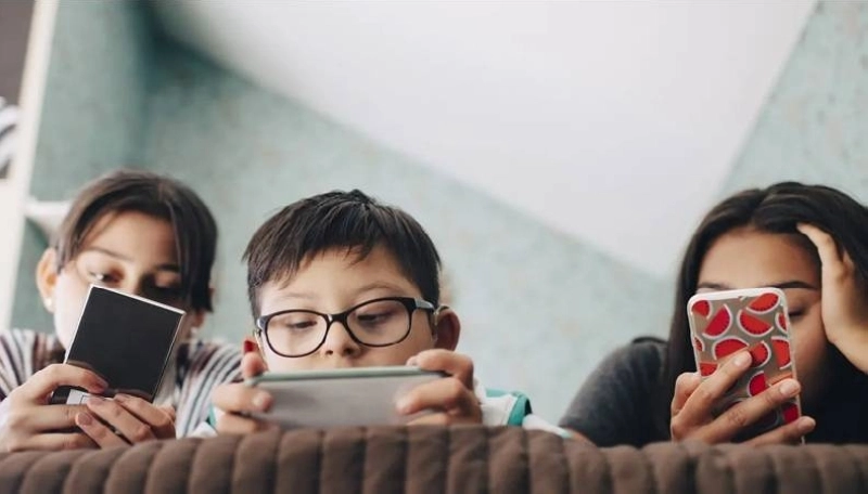 Une loi pour contrer l'exploitation des enfants sur les réseaux sociaux