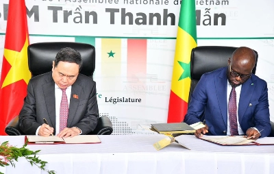 Le Président de l’Assemblée nationale du Vietnam, Son Excellence Trần Thanh Mẫn, et son homologue sénégalais, El Malick Ndiaye.