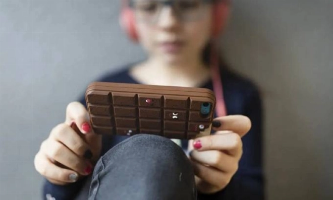 La santé mentale des enfants en danger à cause de l'addiction aux RS