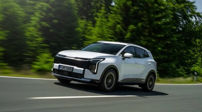 Nouveau Kia Sportage embarque 2 motorisations, la version diesel 1,6L 136 ch et la version hybride 1,6L de 215 ch.