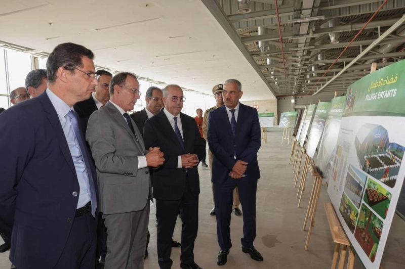Ahmed El Bouari effectuant une visite de terrain pour évaluer l'avancement des préparatifs du Salon du Cheval 2025.