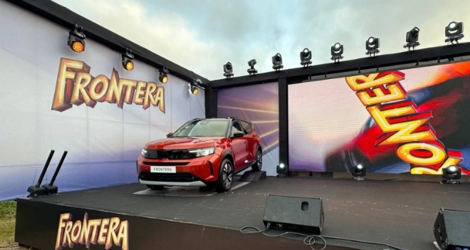Le nouvel Opel Frontera est disponible en version hybride 48V et en version 100 % électrique.