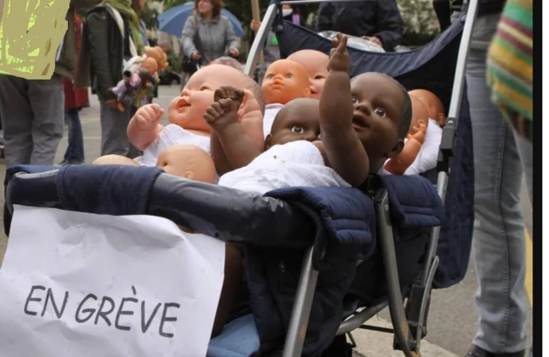 Les bébés doivent rester à l'abri...