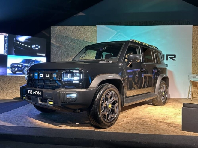 Lancement du SUV hybride le JETOUR T2 i-DM au salon Auto Expo 2025.