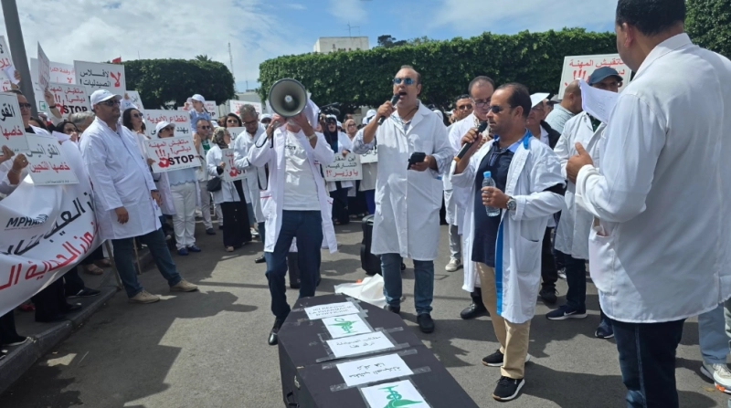 Les pharmaciens marocains annoncent une grève nationale de 48 heures pour exiger la révision de la loi 17-04, lutter contre le marché parallèle et améliorer la situation économique des officines.