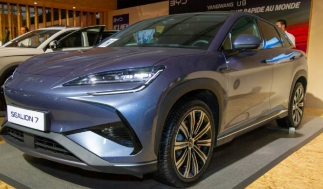 BYD Sealion 7 100% éléctrique au salon Auto Expo 2025.