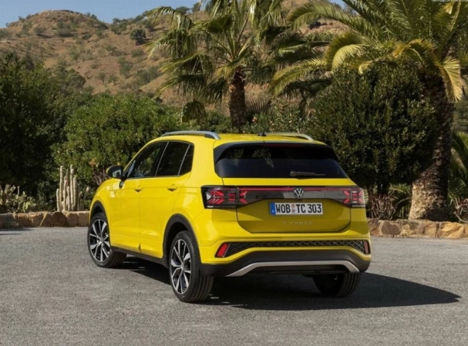 Le design du T-Cross se distingue par des lignes tendues et une signature lumineuse LED plus prononcée.