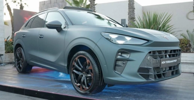 La nouvelle CUPRA Terramar PHEV 2025 embarque une batterie de 25,8 kWh qui offre une autonomie 100 % électrique de plus de 120 km.