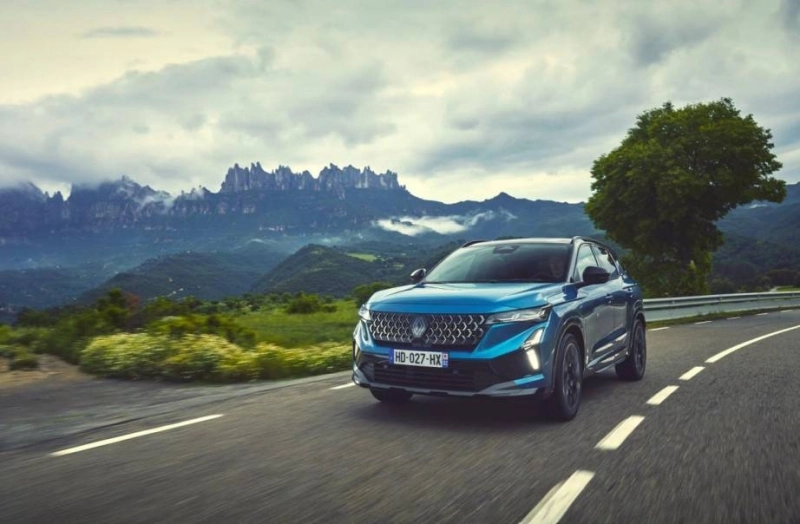Nouveau Renault Austral full hybrid E-Tech 200 ch Esprit Alpine est proposé à 376 000 MAD TTC.