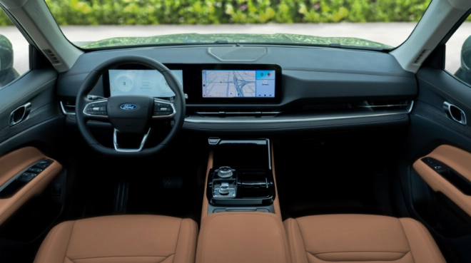 A bord du nouveau Ford Territory, on retrouve deux écrans tactiles de 12,3 pouces et un système audio immersif Arkamys™ 3D Audio.