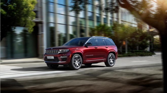 Grand Cherokee est disponible en deux versions distinctes, Limited et Overland.