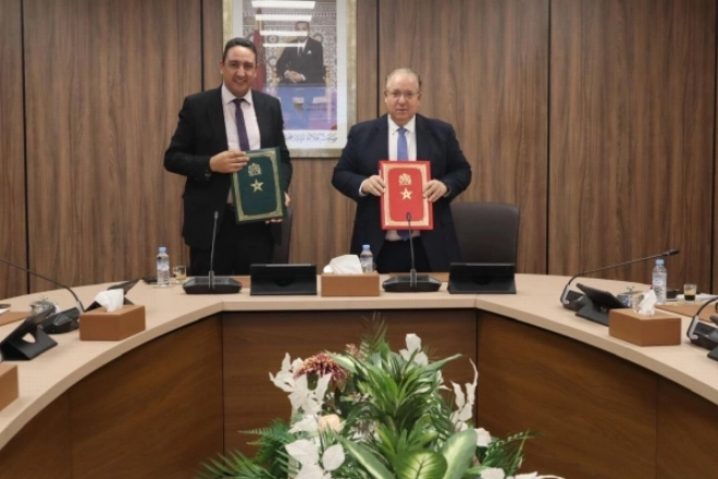 Amine Nejjar, président du directoire d’Al Barid Bank, et Tnacheri Ouazzani Badre, président de l’ordre national des vétérinaires.
