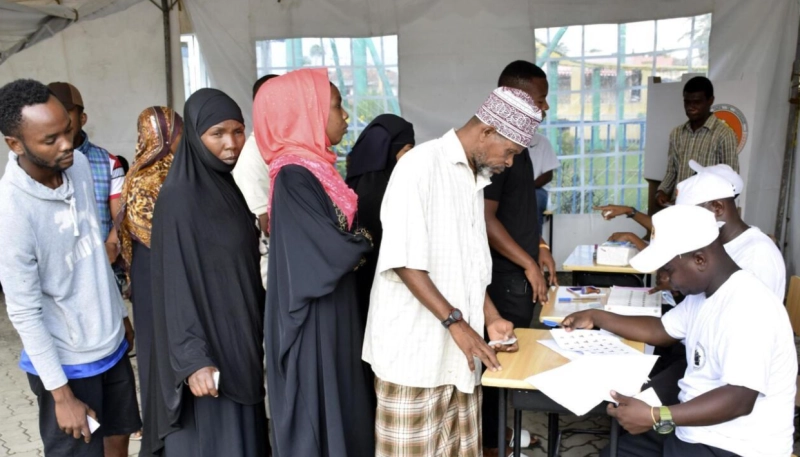 Des électeurs attendent pour voter, à zanzibar ( photo datant du 28 octobre 2020)