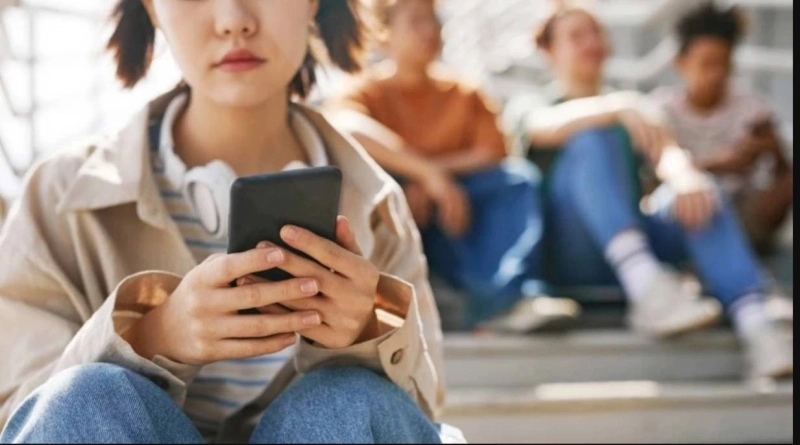 Seuls face aux réseaux sociaux
