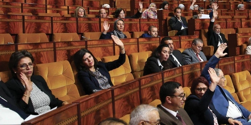 Atteindre 40 % de représentation au Parlement, un "vœu pieux" des féministes ?