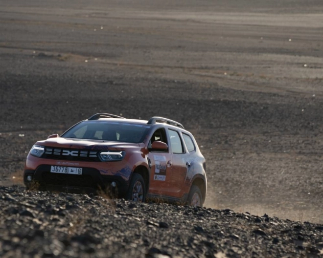Equipage le plus présent dans la vie du rallye- Equipage 702 Hanaa Elghiyati & Jihane Ridaà bord du Dacia Duster.