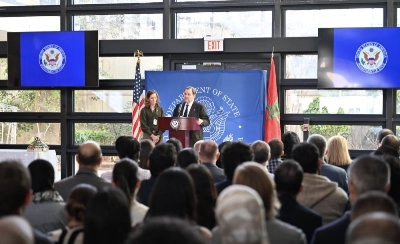 Duke Buchan III s'exprimant lors de sa première rencontre avec le personnel de l'ambassade des Etats-Unis à Rabat