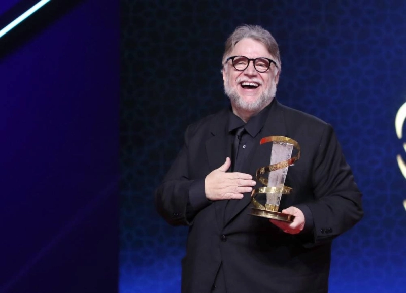 Guillermo del Toro remporte l'étoile d'or pour l'ensemble de sa carrière. FIFM 2025.