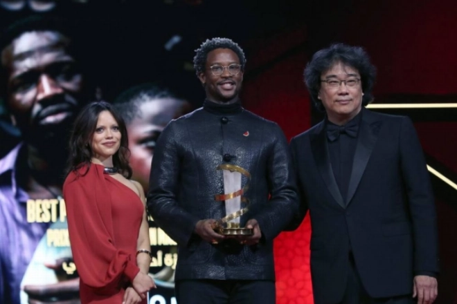 Ṣọpẹ́ Dìrísù entouré de Jenna Ortega et Bong Joon Ho- FIFM 2025.