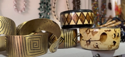 La CAN 2025 sert aussi de vitrine culturelle et économique en mettant l’artisanat marocain et africain au cœur des fan zones à travers la Semaine nationale de l’artisanat.