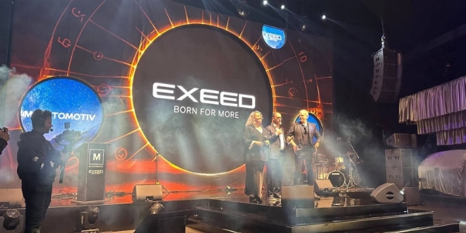 Souhail Houmaini, DG M-Automotiv et le chanteur Garou lors du lancement de EXEED au Maroc.