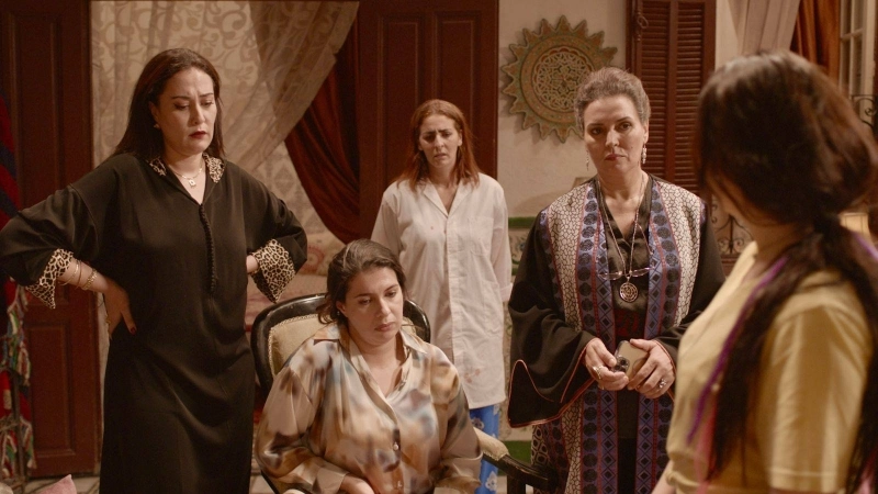 La série 3ech Tma3 sur Al Aoula met en scène Meryem Zaïmi, Saadia Ladib, Amine Ennaji et Mounia Lamkimel.