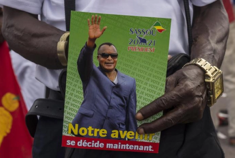Une affiche du président sortant, Denis Sassou N'Guesso lors de la campagne de 2021
