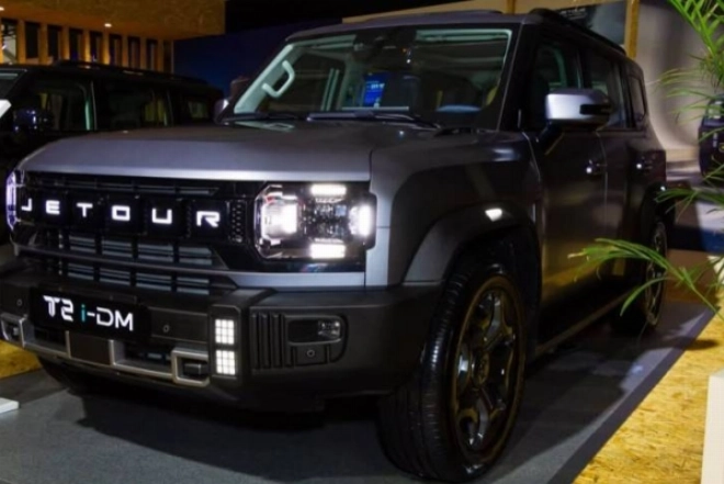 Le Jetour T2 i-DM, un SUV hybride rechargeable qui se positionne comme une alternative haut de gamme alliant puissance, autonomie et technologies de pointe.