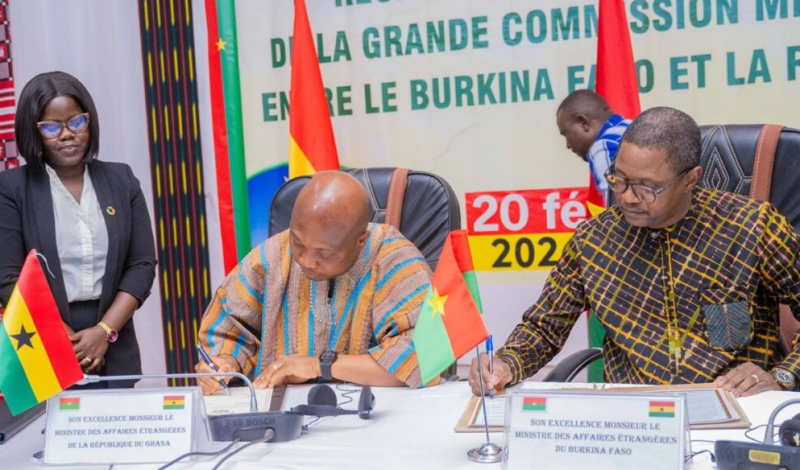 Karamoko Jean-Marie Traoré, ministre burkinabè des Affaires étrangères et son homologue du Ghana Samuel Okudzeto Ablakwa