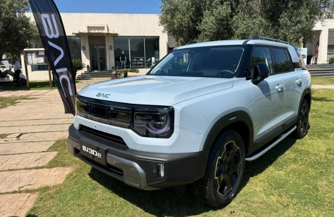 La motorisation hybride du BAIC BJ30e lui offre plus de 1 000 km d’autonomie combinée, sans aucune contrainte de recharge.