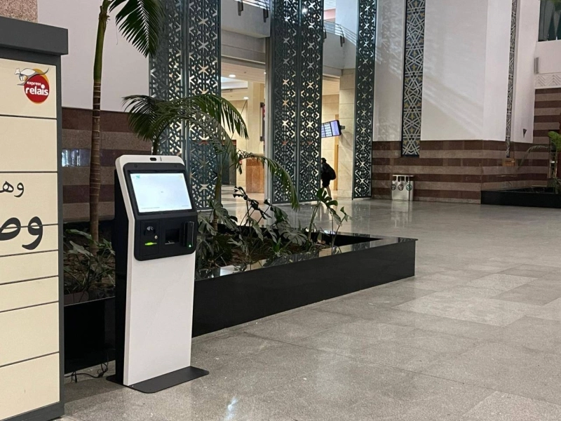 Le Maroc lance des kiosques numériques dans les gares à forte affluence pour faciliter l’accès sécurisé et simplifié aux services publics et renforcer la digitalisation de l’administration.
