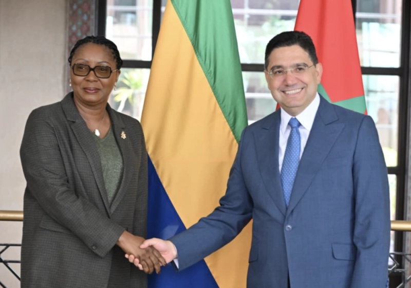 Nasser Bourita saluant Marie-Edith Tassyla-Ye-Doumbeneny