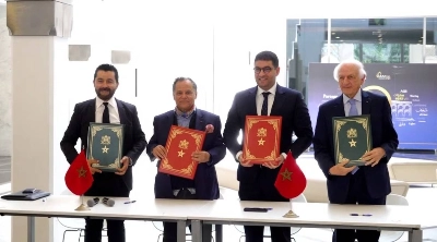 Tarik Ottmani, Mehdi Qotbi, Mehdi Bensaid, ministre de la Jeunesse, de la Culture et de la Communication, et André Azoulay, lors de la signature le 12 avril 2026 de la convention à Rabat. @DR