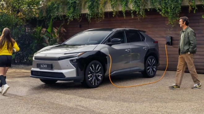 Nouvelle Toyota BZ4X embarque une motorisation électrique de nouvelle génération, basée sur un moteur synchrone à aimant permanent développant 165 kW, soit 224 ch.