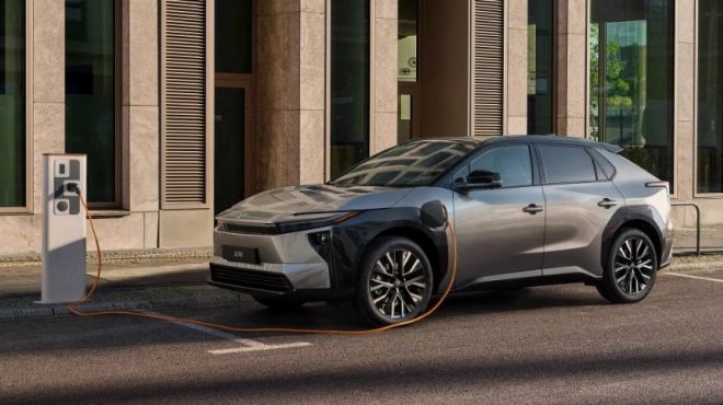 Le Toyota BZ4X est proposé à partir de 529 900 DH.