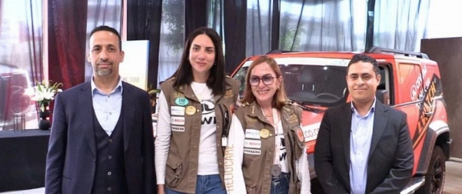 Younes El Aouad, DG de Tractafric Motors Maroc accompagné de de Jawhara et Dounia Bennani.