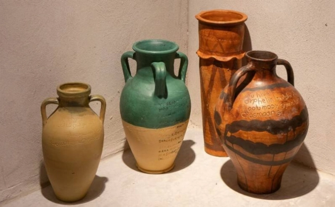 Pour cette résidence de six semaines, M’barek Bouhchichi a collaboré étroitement avec des artisans malgaches.