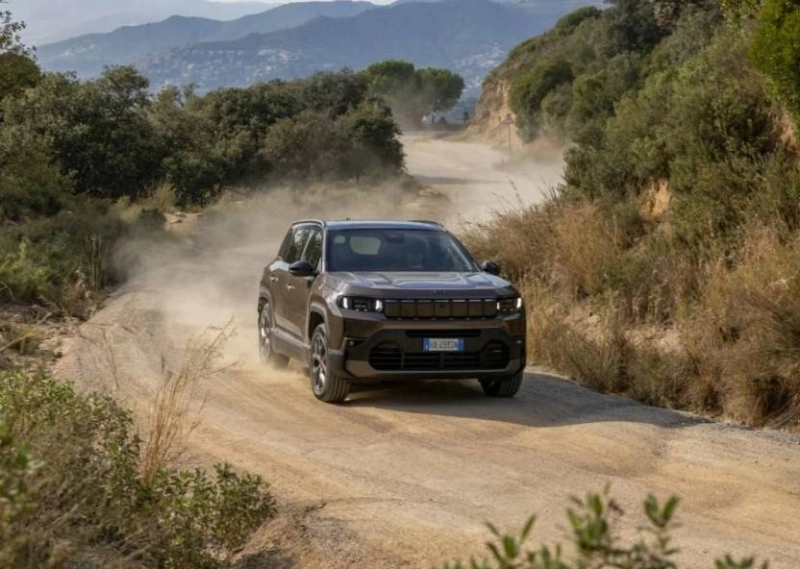 Pour son lancement au Maroc, le Jeep Compass adopte une motorisation 1.2 litre essence Mild Hybrid.