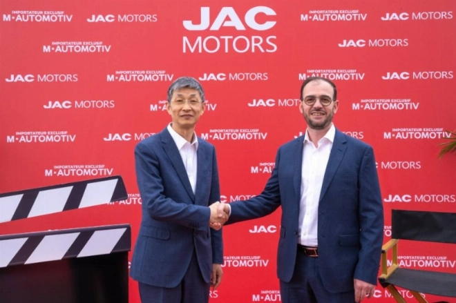 Souhail Houmaini, DG de M-AUTOMOTIV. et David Zhang, VP du Groupe JAC Motors- Lancement de la marque JAC au showroom Had Soualem de M-Automotiv.