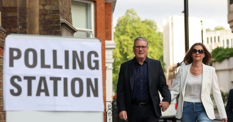 Le Premier ministre Keir Starmer au bureau de vote