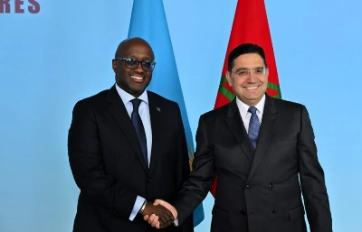 Le ministre marocain des Affaires étrangères, Nasser Bourita et le ministre rwandais des Affaires étrangères, Olivier Nduhungirehe.