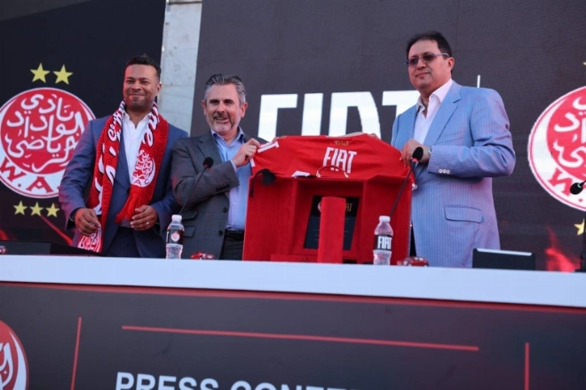 Yves Peyrot Des Gachons, DG de Stellantis Maroc et Hicham Aït Menna, Président du Wydad Athletic Club et Jaouad Mabrour, directeur de la marque Fiat au Maroc