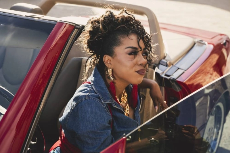 Avec « La Côte », JAYLANN signe l’hymne solaire de l’été entre funk, raï et identité marocaine.