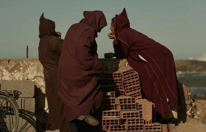 Mounir Raji, Three men in jelleba, série Dreamland, 2017.